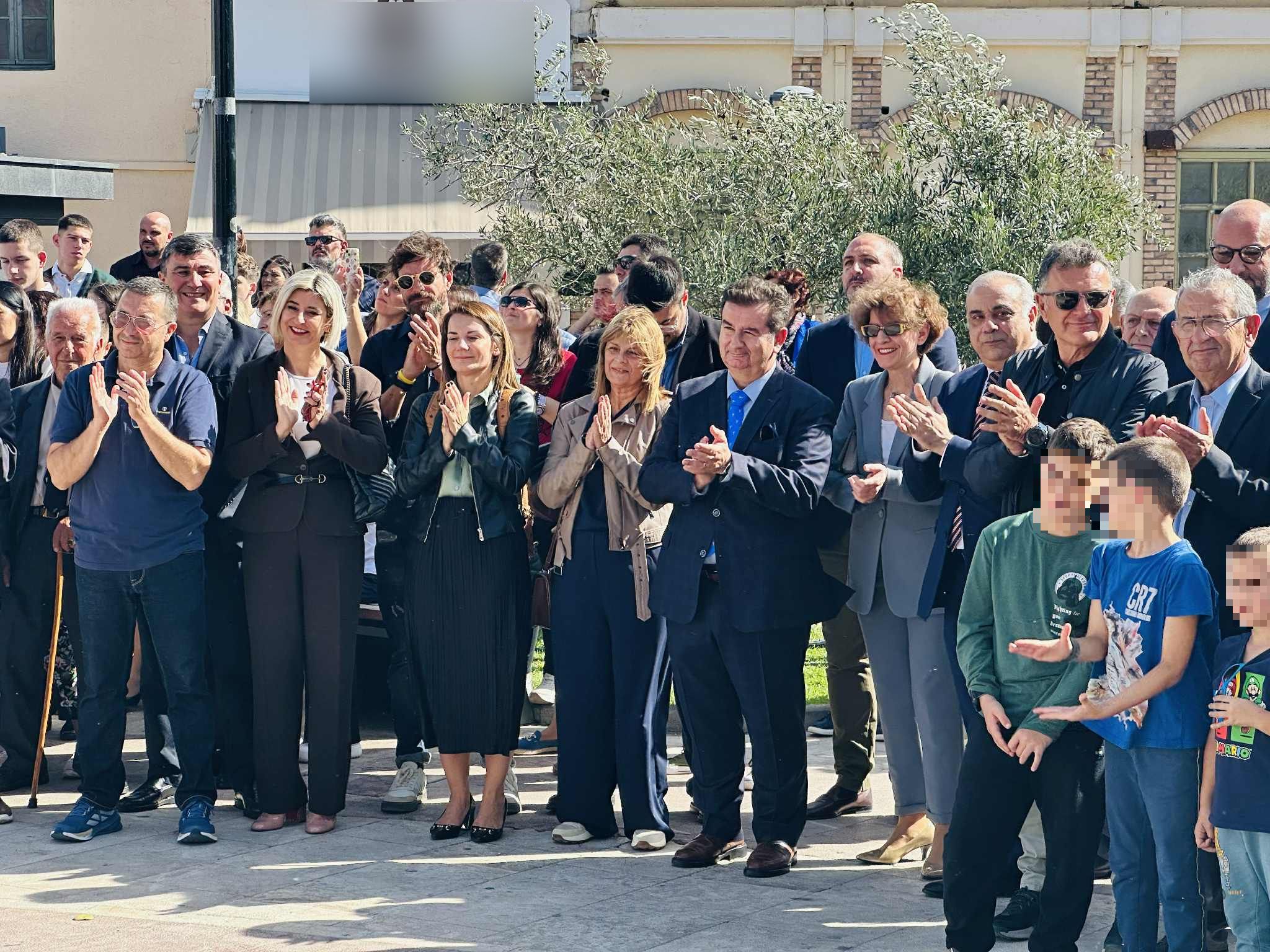 Μαθητές και φορείς του Άργους τίμησαν το «ΌΧΙ» με κατάθεση στεφάνων